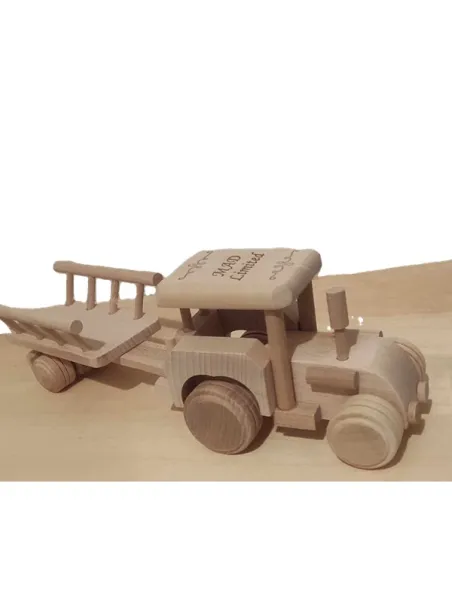 Drevený traktor s vlečkou